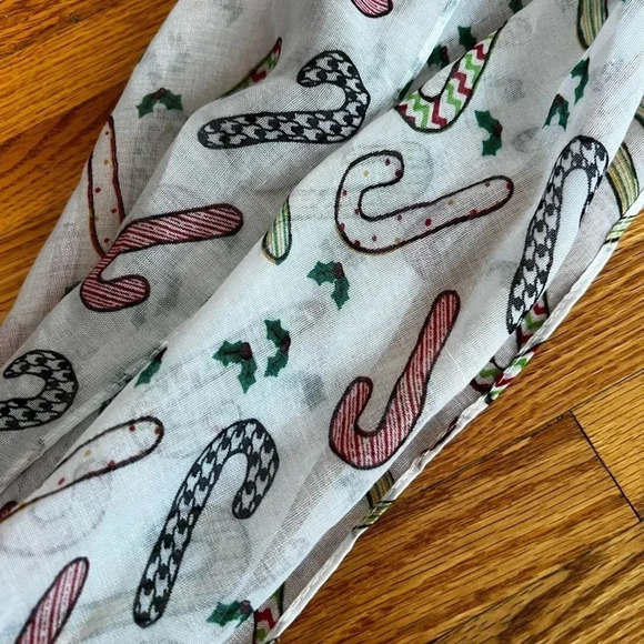 Infinity candy cane scarf 🧣 - Picture 3 of 3